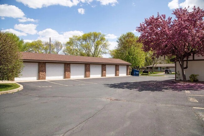 Building Photo - 1411 10th Ave E