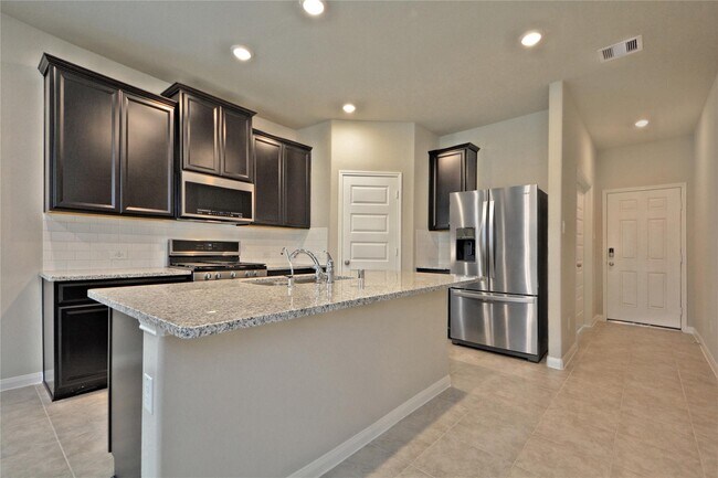 Building Photo - 1015 Modesto Dr