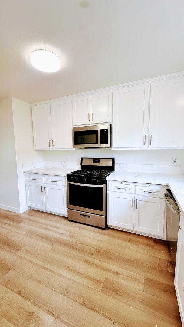 Building Photo - 120A