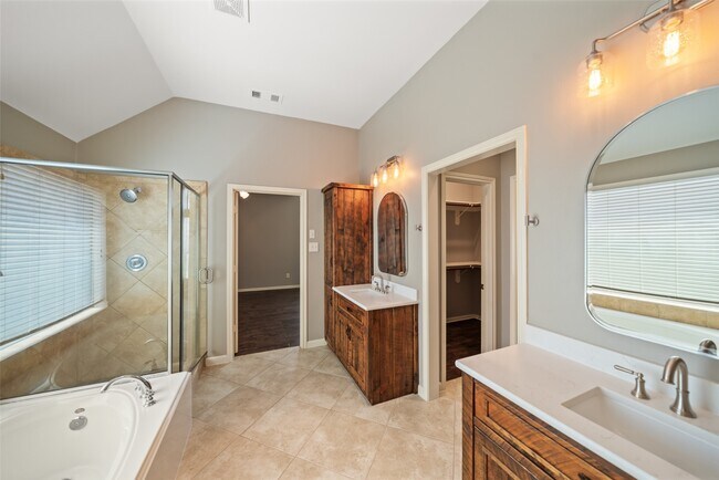 Building Photo - 2818 Red Maple Dr