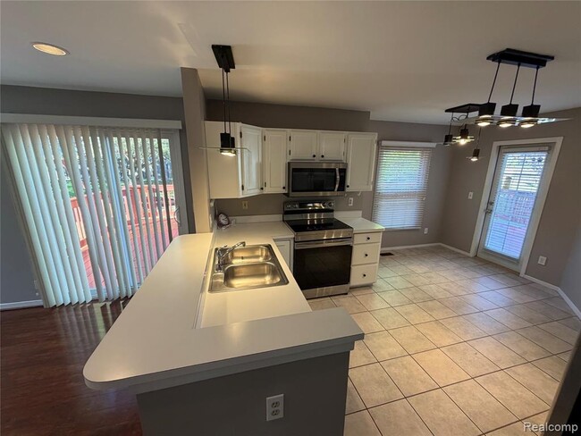 Building Photo - 39588 Squire Rd