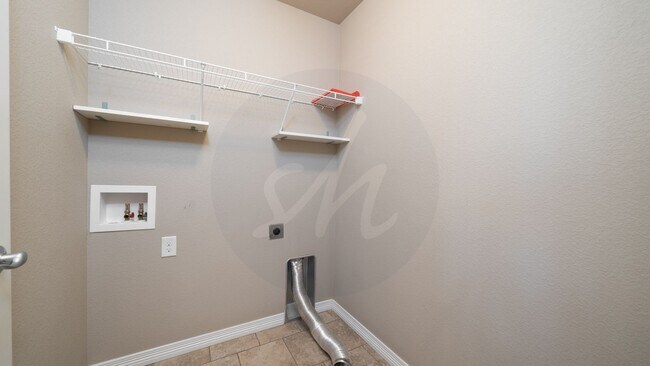 Building Photo - Lovely Three Bedroom Home with Mountain Views