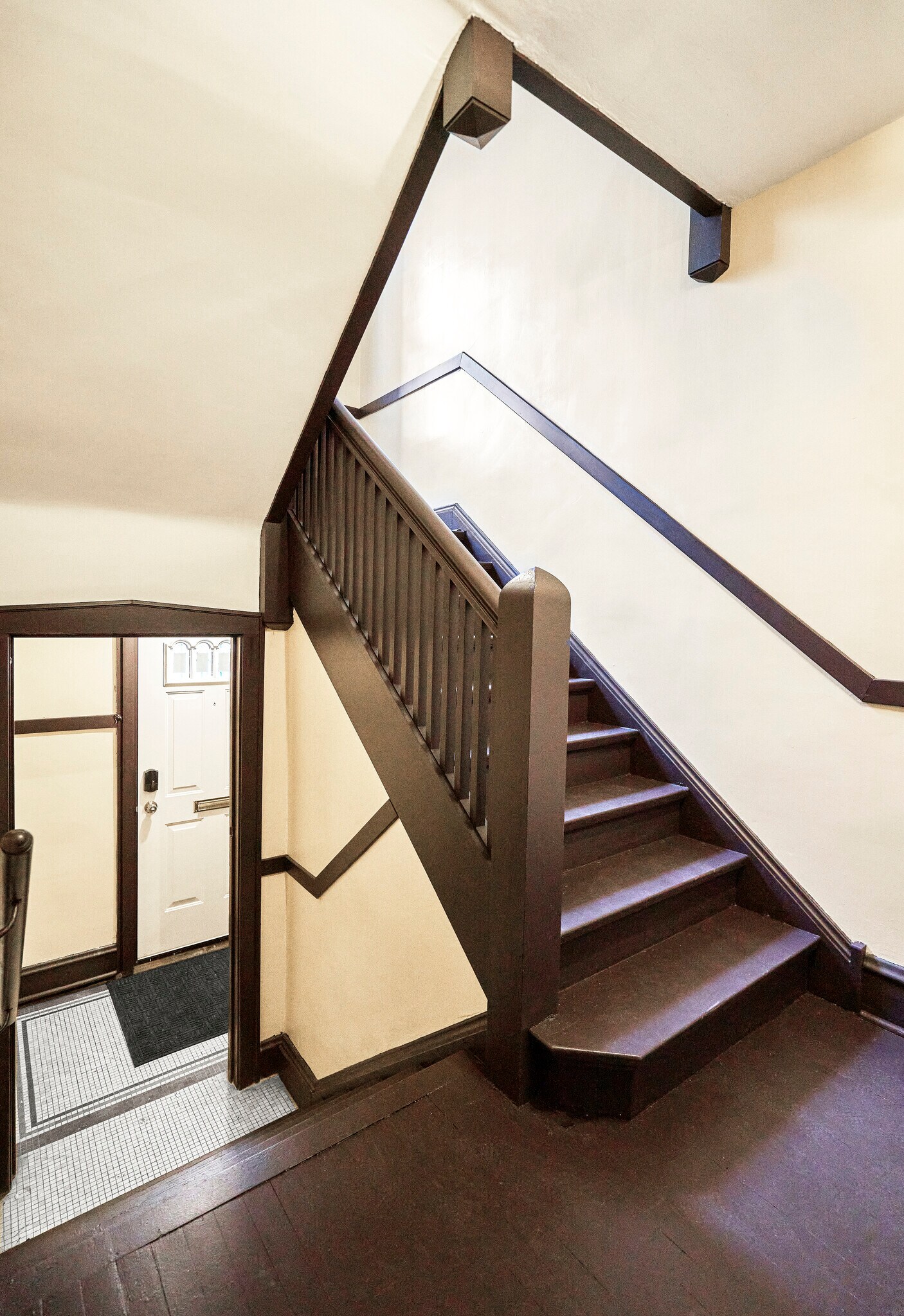 Main Entry - 6923 S Merrill Ave