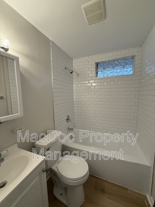 Building Photo - 900 Lakeview Pkwy