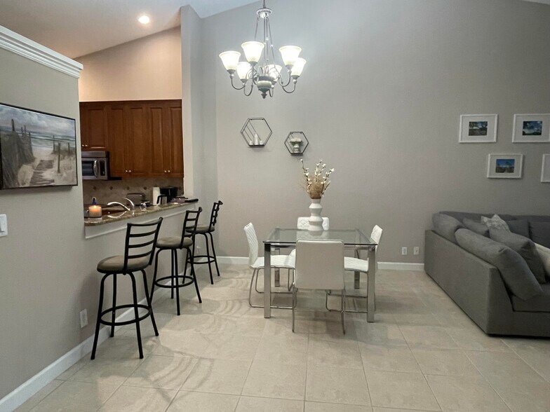 dinning room - 7942 Lexington Club Blvd
