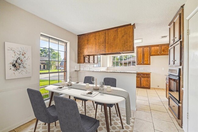 Building Photo - 2302 Bright Meadows Dr