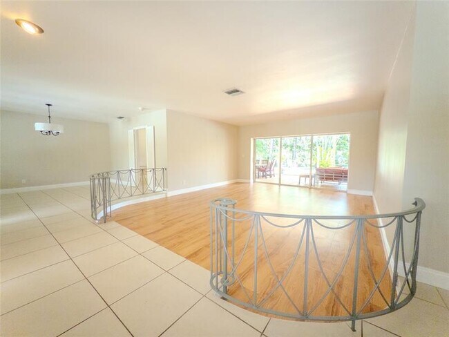 Building Photo - 560 SW 62nd Ave