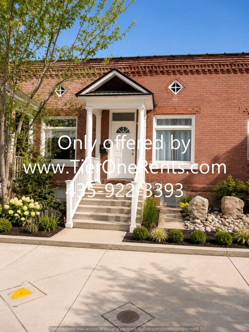Building Photo - 743 Hawthorne Ave S