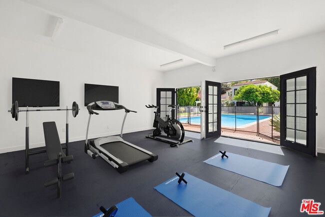 Building Photo - 712 N Rodeo Dr