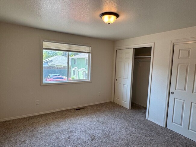 Building Photo - 2 BEDROOM TOWNHOME IN PHOENIX