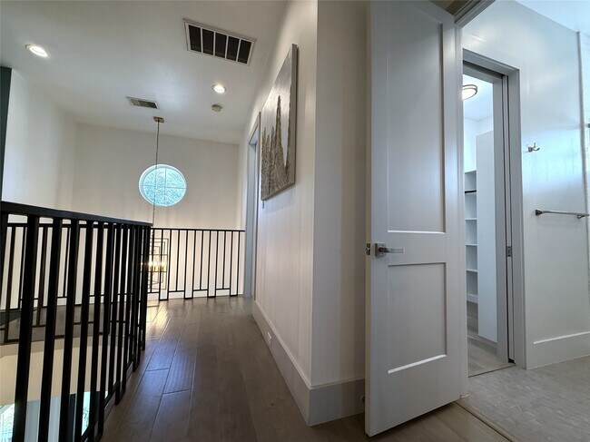 Building Photo - 4043 Tartan Ln