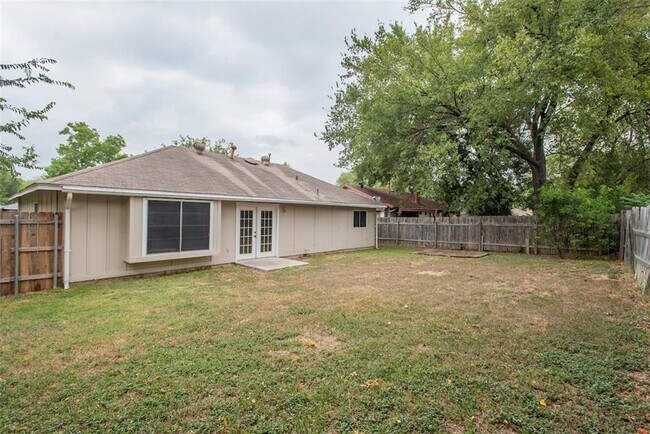 Building Photo - 6505 Clubway Ln