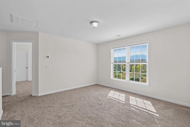 Building Photo - 100 Holiday Ct