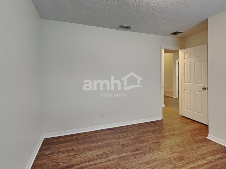 Building Photo - 1145 Bluegrass Dr