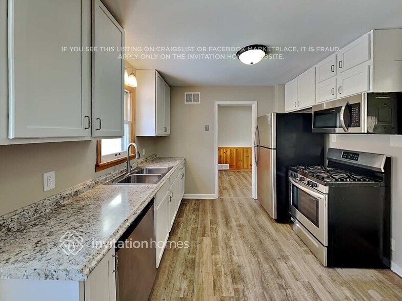 Building Photo - 6432 2nd Ave S