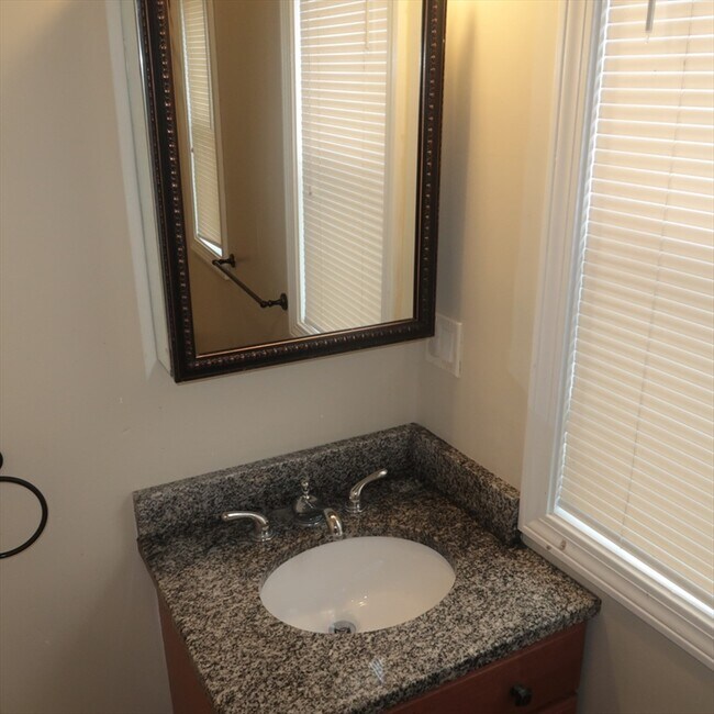 Building Photo - 45 Glenwood St