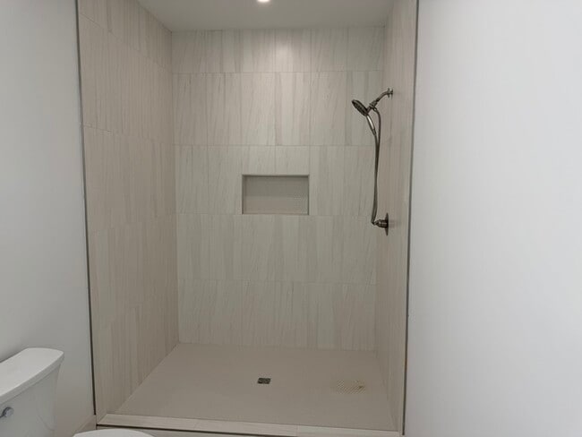 Building Photo - Unit D