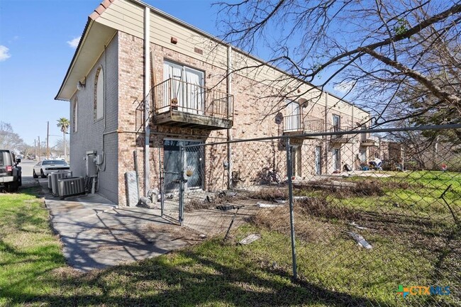 Building Photo - 1046 Linde Ave