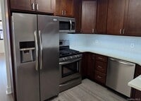 Building Photo - 74-11 85th Dr