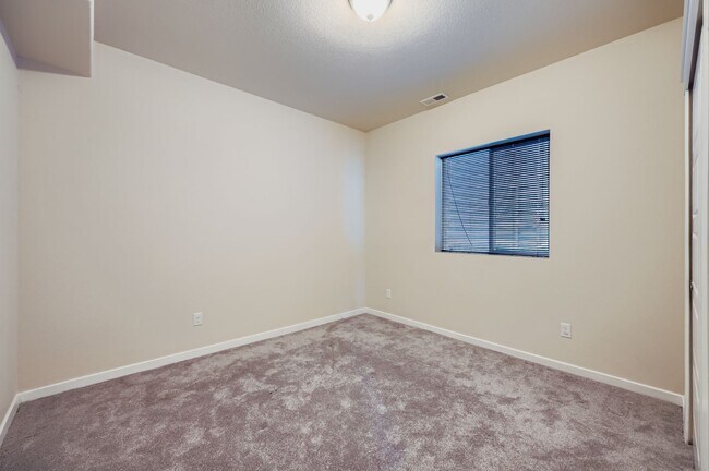 Building Photo - 1512 Iver St