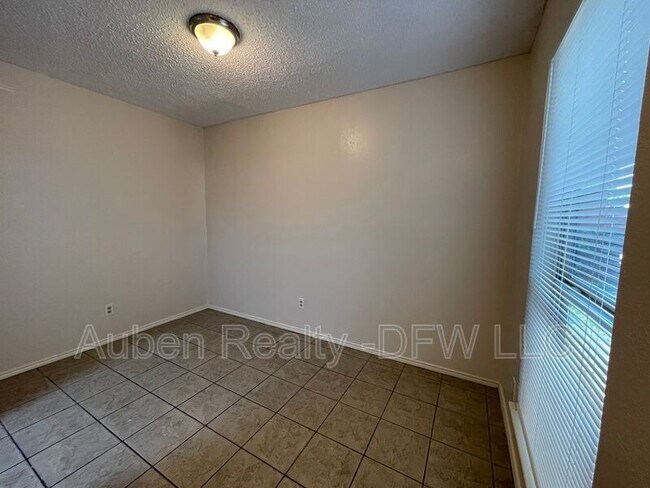 Building Photo - 5516 Lewis Ct