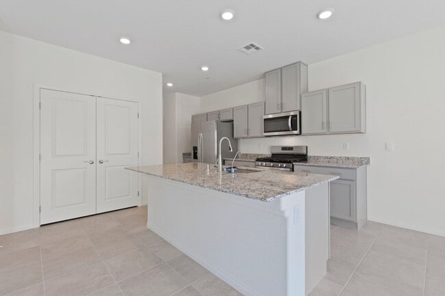 Building Photo - 412 Canary Song Dr