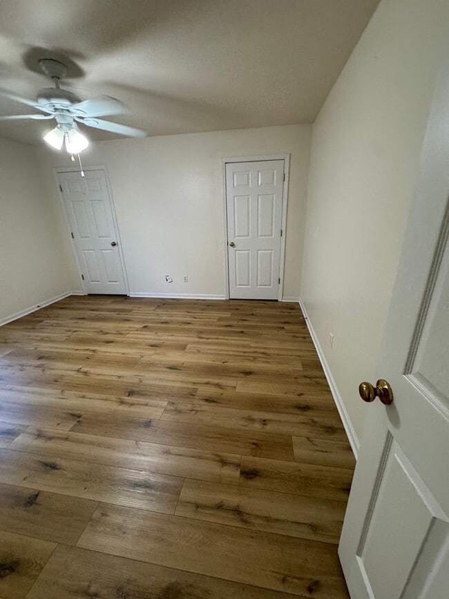 Building Photo - 1591-1593 N Doulton Dr