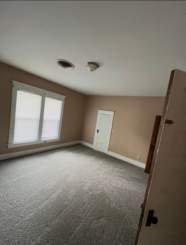 Building Photo - Spacious 5 Bedroom, 2 Bath available for the 2026 - 2027 school year - **The price is for whole u...