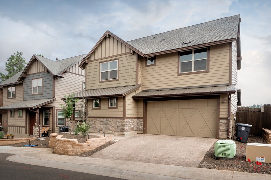Building Photo - 2575 W Pollo Cir