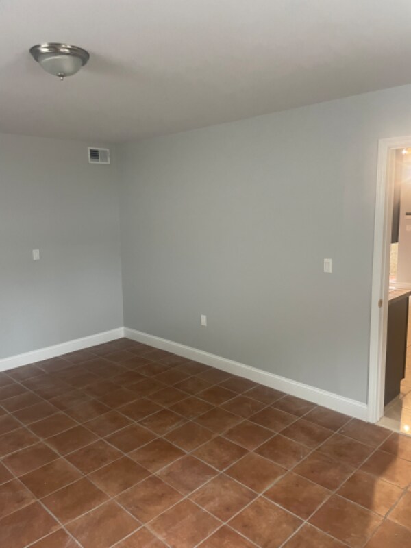 Building Photo - 889 Ionia Ave