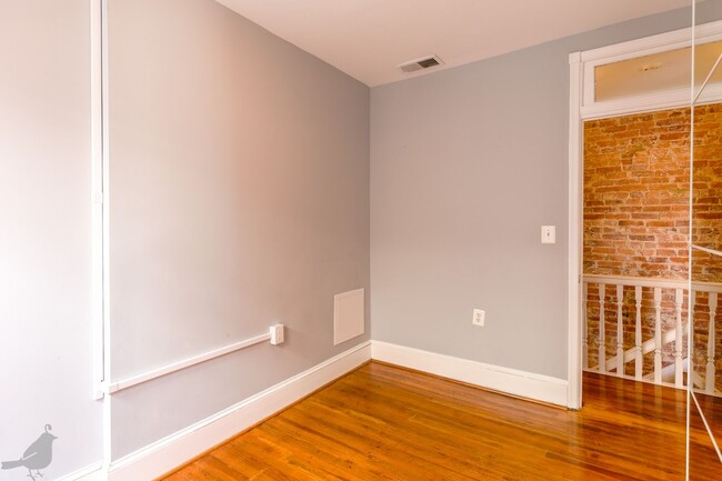 Building Photo - Classy Columbia Heights Row Home! 1/2 Off ...