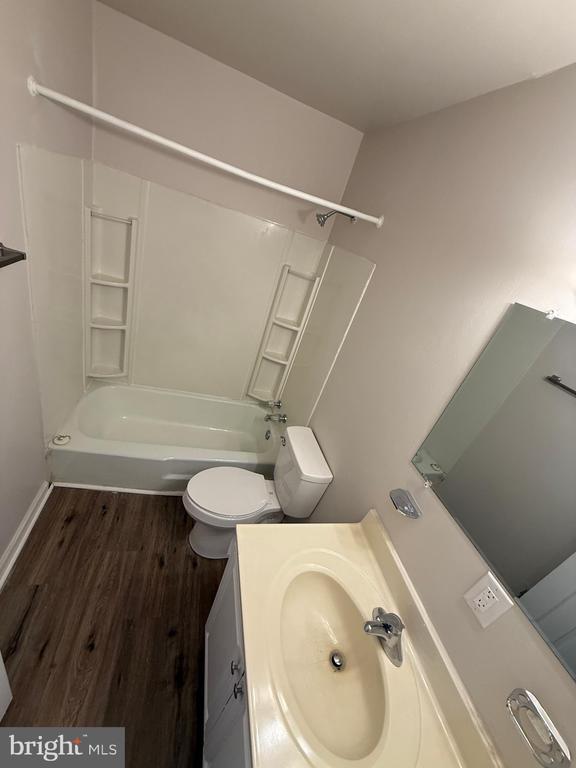 Building Photo - 534 Olde Greenwich Cir