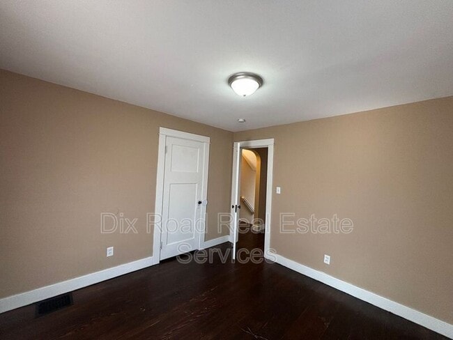 Building Photo - 135 Gramont Ave