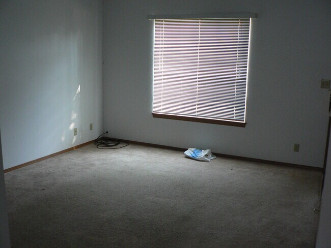 Building Photo - 105 Wood Ct