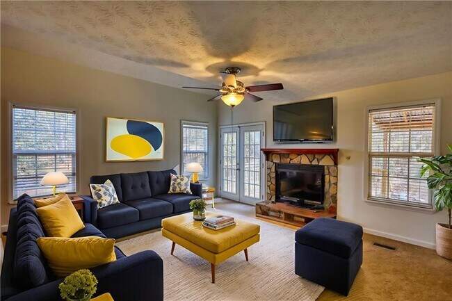 Building Photo - 2475 Nugget Dr SW