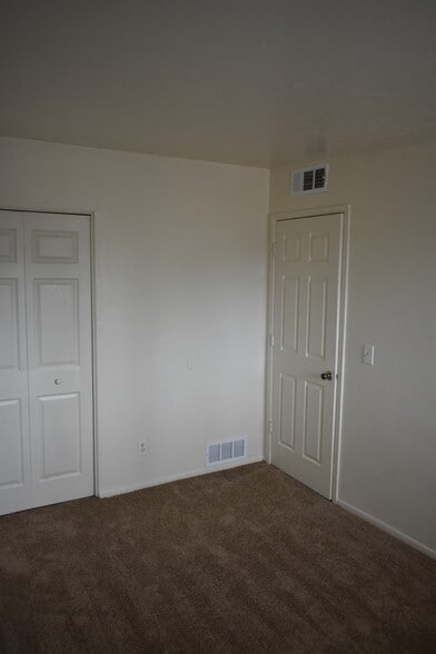 Building Photo - 3645 E 32nd St