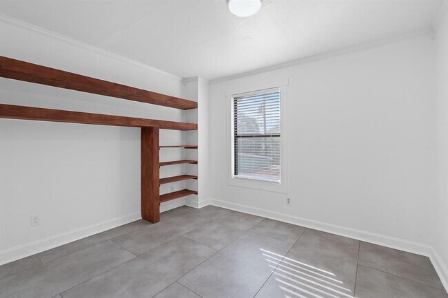 Building Photo - 5807 Coventry Ln