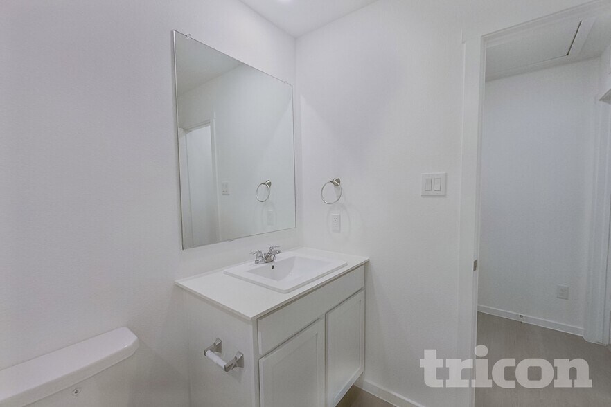 Building Photo - 827 Ginkgo Wy