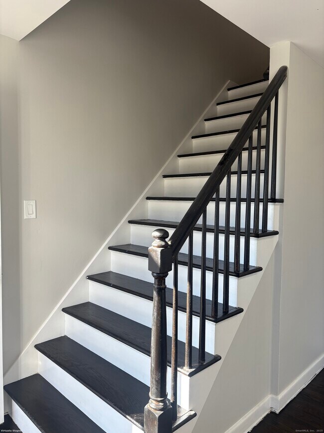 Building Photo - 19 Mill St