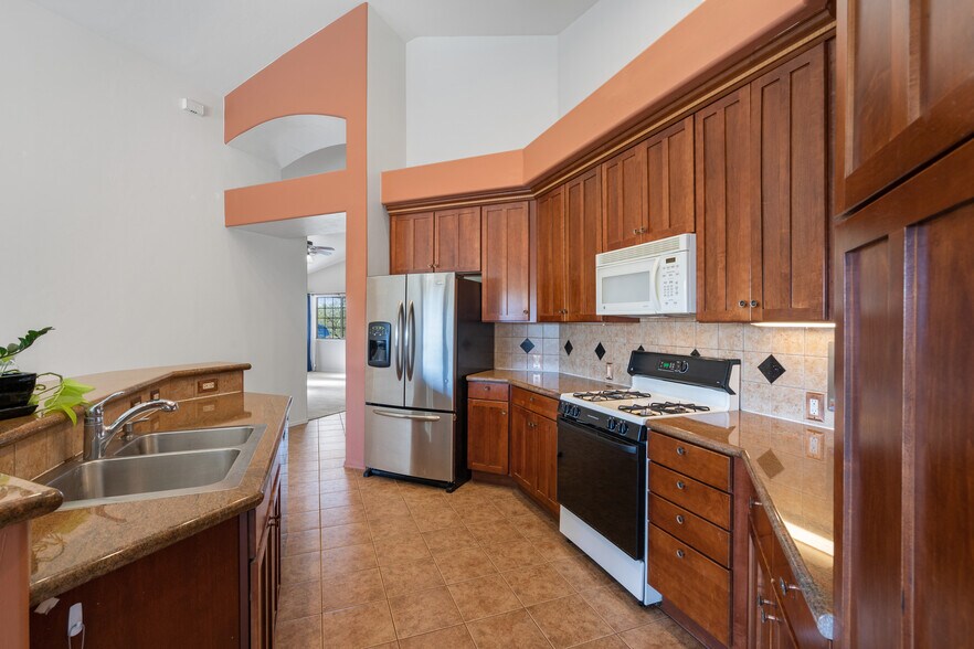 Building Photo - 10825 S Fairway Point Ct