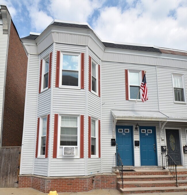 Primary Photo - 98 Emerson St