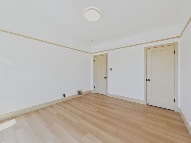 Building Photo - 58 Vale St