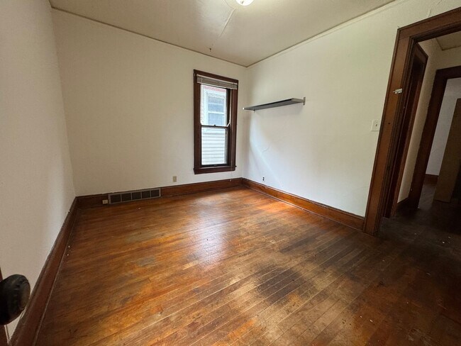 Building Photo - 215 N Paterson St
