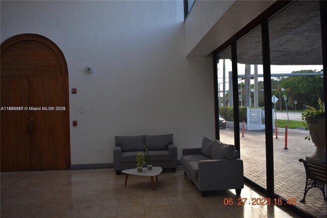Building Photo - 13499 Biscayne Blvd