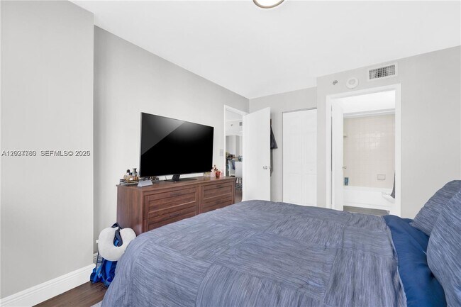 Building Photo - 770 Claughton Island Dr