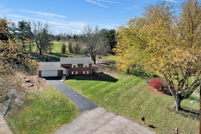 Building Photo - 49 Commanche Ct