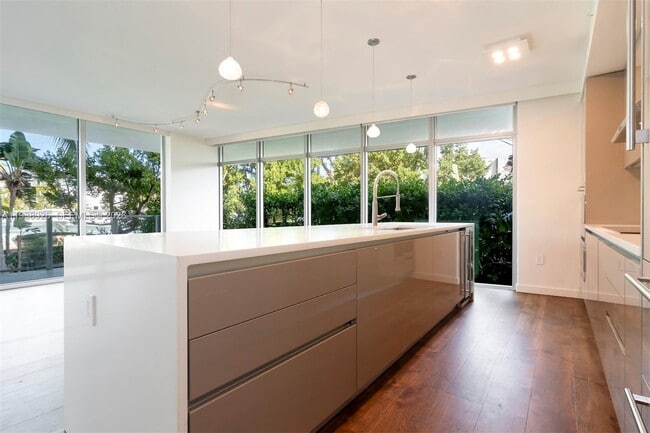 Building Photo - 1201 20th St