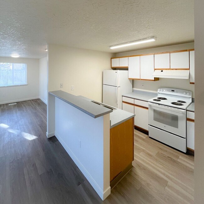 Building Photo - 3173 S Apple St