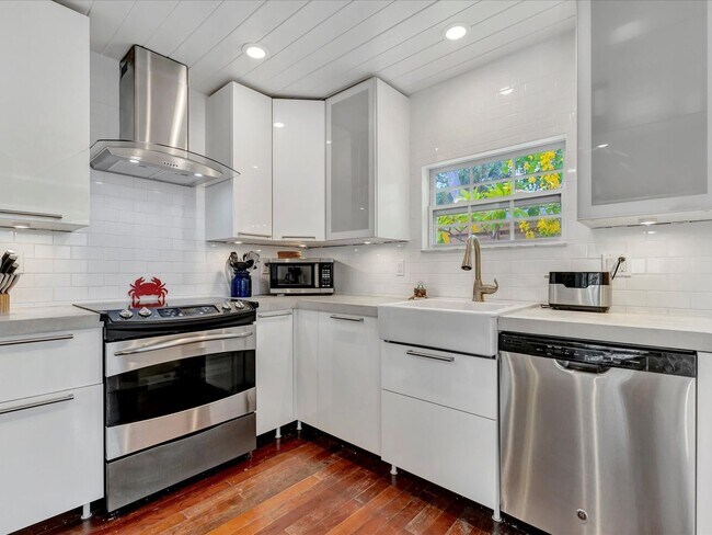 Building Photo - 5215 Calle De Costa Rica