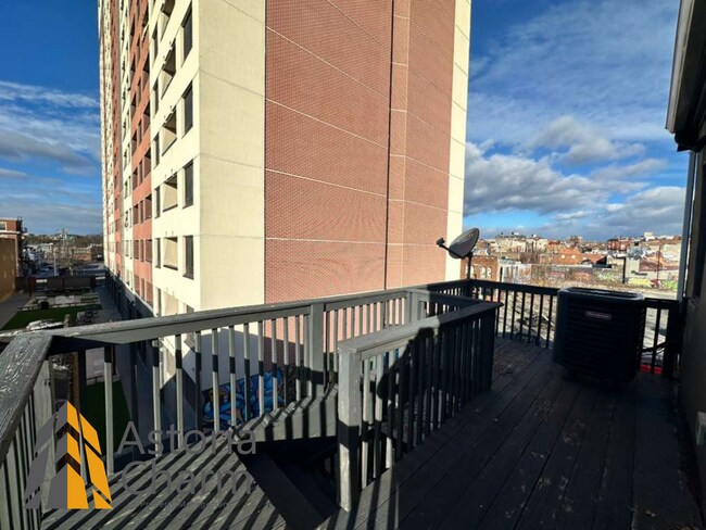 Building Photo - 1918 N Charles St